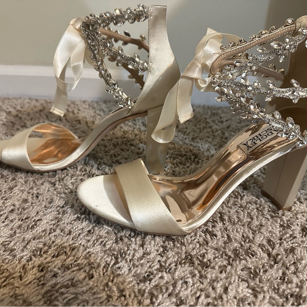 Badgley Mischka embellished sandal size 8 Ivory wedding heel/shoe bridal